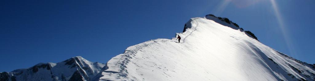 trek_ski_snowshoe_climb_in_the_alps